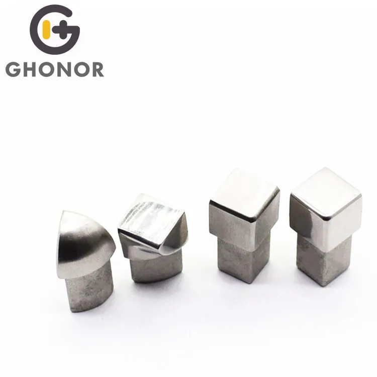 Tampas de extremidade com acabamento em telha metálica